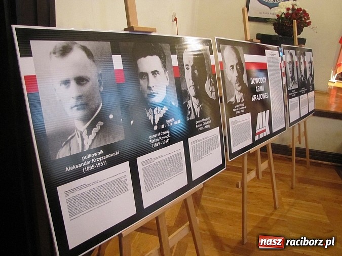 Zdjęcie w galerii na portalu naszraciborz.pl: 75 rocznica powstania Polskiego Państwa Podziemnego. Obchody w Gimnazjum nr 5 wiadomości z regionu