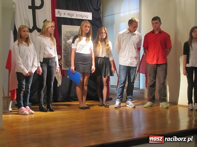 Zdjęcie w galerii na portalu naszraciborz.pl: 75 rocznica powstania Polskiego Państwa Podziemnego. Obchody w Gimnazjum nr 5 wiadomości z regionu