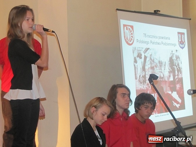 Zdjęcie w galerii na portalu naszraciborz.pl: 75 rocznica powstania Polskiego Państwa Podziemnego. Obchody w Gimnazjum nr 5 wiadomości z regionu