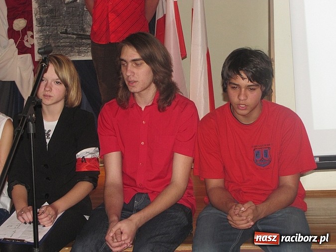 Zdjęcie w galerii na portalu naszraciborz.pl: 75 rocznica powstania Polskiego Państwa Podziemnego. Obchody w Gimnazjum nr 5 wiadomości z regionu