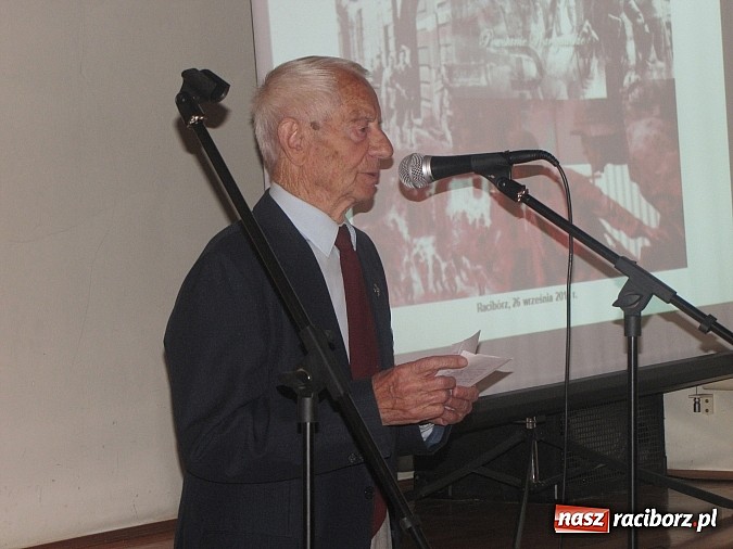 Zdjęcie w galerii na portalu naszraciborz.pl: 75 rocznica powstania Polskiego Państwa Podziemnego. Obchody w Gimnazjum nr 5 wiadomości z regionu