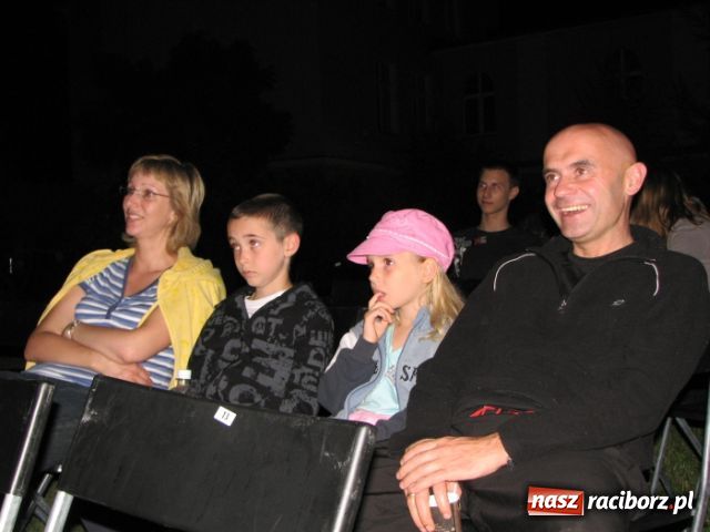 Zdjęcie w galerii na portalu naszraciborz.pl: Ruszyło NOCNE kino W PLENERZE wiadomości z regionu