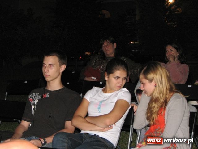 Zdjęcie w galerii na portalu naszraciborz.pl: Ruszyło NOCNE kino W PLENERZE wiadomości z regionu