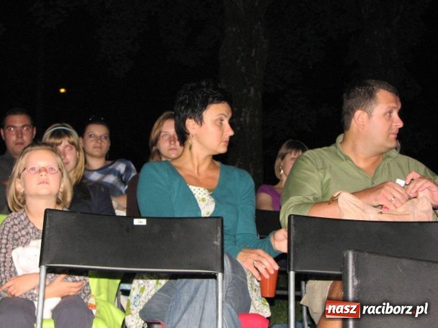 Zdjęcie w galerii na portalu naszraciborz.pl: Ruszyło NOCNE kino W PLENERZE wiadomości z regionu
