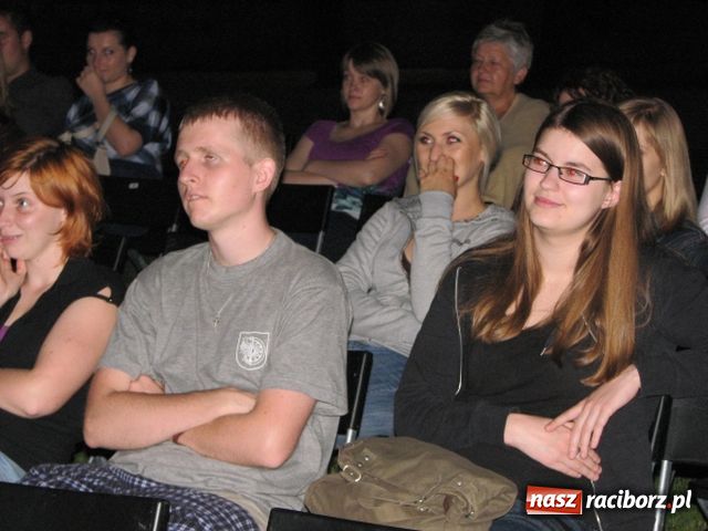 Zdjęcie w galerii na portalu naszraciborz.pl: Ruszyło NOCNE kino W PLENERZE wiadomości z regionu