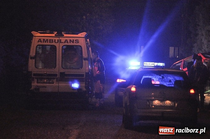 Zdjęcie w galerii na portalu naszraciborz.pl: Na mocnym gazie jechał z synem. Wylądował na płocie, a dziecko w szpitalu wiadomości z regionu