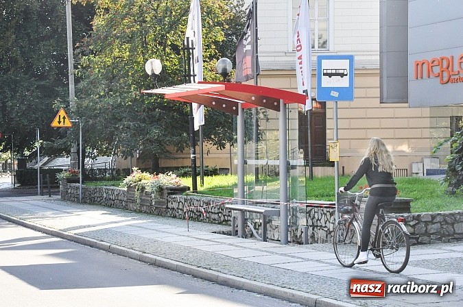 Zdjęcie w galerii na portalu naszraciborz.pl: Pod Nepomucenem przyjemniejsza jazda, nowy market budowlany, czyli sobotni patrol miejski wiadomości z regionu