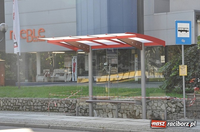 Zdjęcie w galerii na portalu naszraciborz.pl: Pod Nepomucenem przyjemniejsza jazda, nowy market budowlany, czyli sobotni patrol miejski wiadomości z regionu