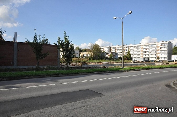 Zdjęcie w galerii na portalu naszraciborz.pl: Pod Nepomucenem przyjemniejsza jazda, nowy market budowlany, czyli sobotni patrol miejski wiadomości z regionu