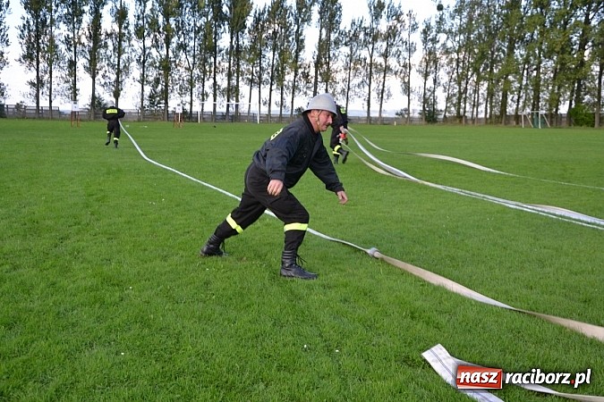Zdjęcie w galerii na portalu naszraciborz.pl: Zmagania strażackich oldbojów w Owsiszczach  wiadomości z regionu