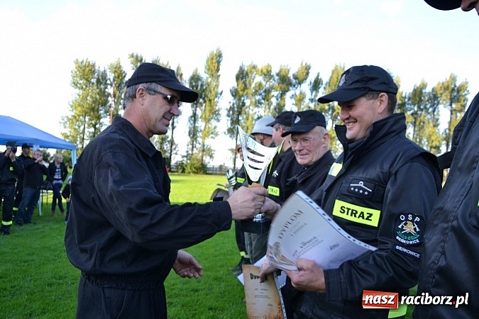 Zdjęcie w galerii na portalu naszraciborz.pl: Zmagania strażackich oldbojów w Owsiszczach  wiadomości z regionu