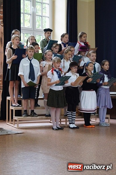 Zdjęcie w galerii na portalu naszraciborz.pl: My z niego wszyscy…Rocznica powstania państwa podziemnego w SP 4  wiadomości z regionu