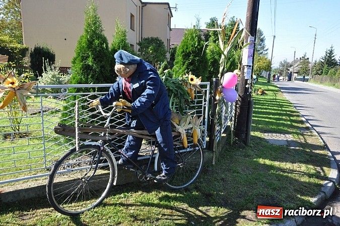 Zdjęcie w galerii na portalu naszraciborz.pl: Brzezie to potęga! Huczne dożynki miejskie 2014. Wspaniały korowód wiadomości z regionu