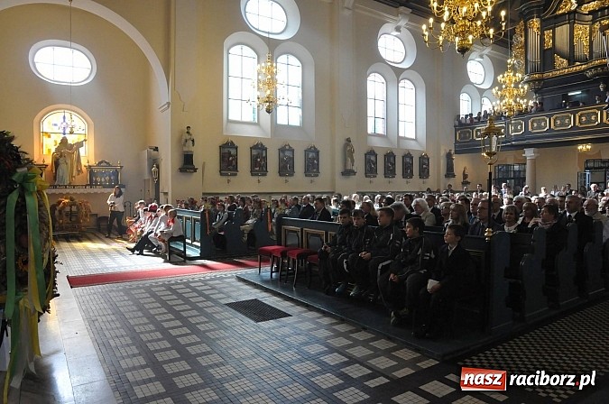 Zdjęcie w galerii na portalu naszraciborz.pl: Brzezie to potęga! Huczne dożynki miejskie 2014. Wspaniały korowód wiadomości z regionu