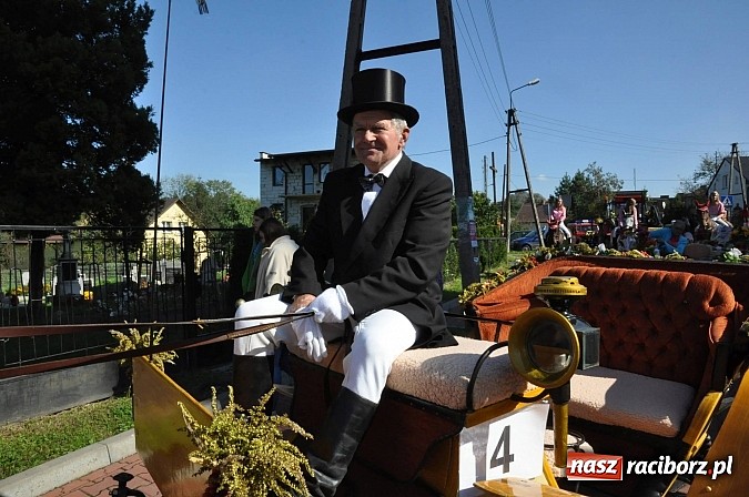 Zdjęcie w galerii na portalu naszraciborz.pl: Brzezie to potęga! Huczne dożynki miejskie 2014. Wspaniały korowód wiadomości z regionu