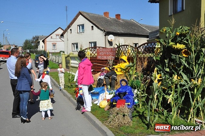 Zdjęcie w galerii na portalu naszraciborz.pl: Brzezie to potęga! Huczne dożynki miejskie 2014. Wspaniały korowód wiadomości z regionu