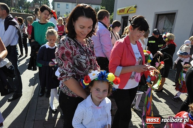 Zdjęcie w galerii na portalu naszraciborz.pl: Brzezie to potęga! Huczne dożynki miejskie 2014. Wspaniały korowód wiadomości z regionu