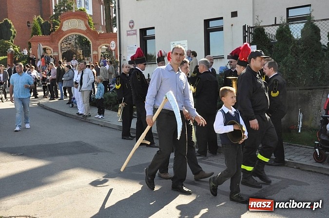 Zdjęcie w galerii na portalu naszraciborz.pl: Brzezie to potęga! Huczne dożynki miejskie 2014. Wspaniały korowód wiadomości z regionu
