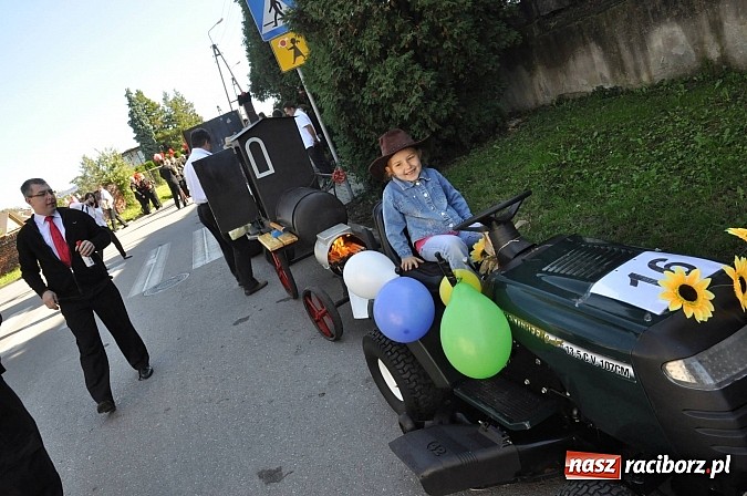 Zdjęcie w galerii na portalu naszraciborz.pl: Brzezie to potęga! Huczne dożynki miejskie 2014. Wspaniały korowód wiadomości z regionu