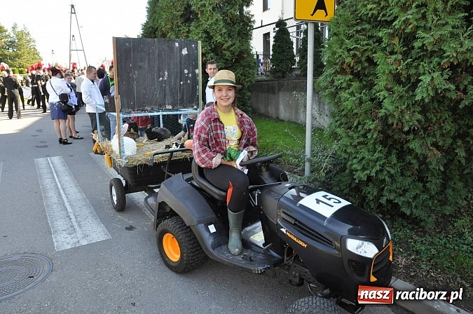 Zdjęcie w galerii na portalu naszraciborz.pl: Brzezie to potęga! Huczne dożynki miejskie 2014. Wspaniały korowód wiadomości z regionu