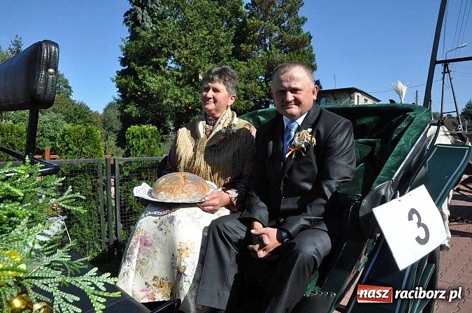 Zdjęcie w galerii na portalu naszraciborz.pl: Brzezie to potęga! Huczne dożynki miejskie 2014. Wspaniały korowód wiadomości z regionu