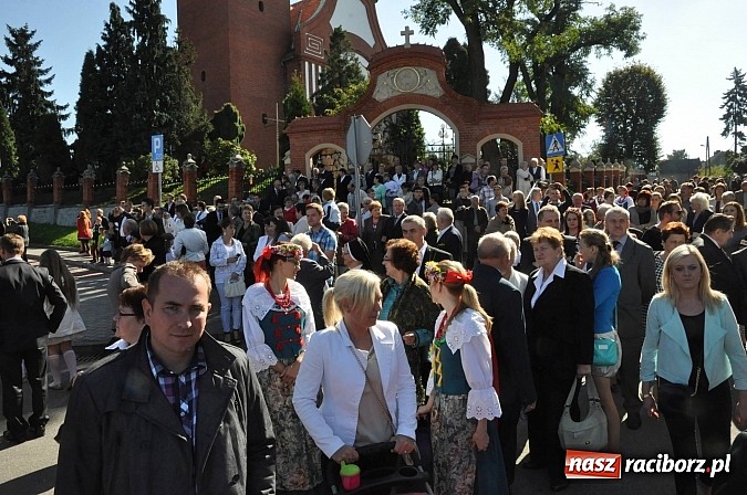 Zdjęcie w galerii na portalu naszraciborz.pl: Brzezie to potęga! Huczne dożynki miejskie 2014. Wspaniały korowód wiadomości z regionu