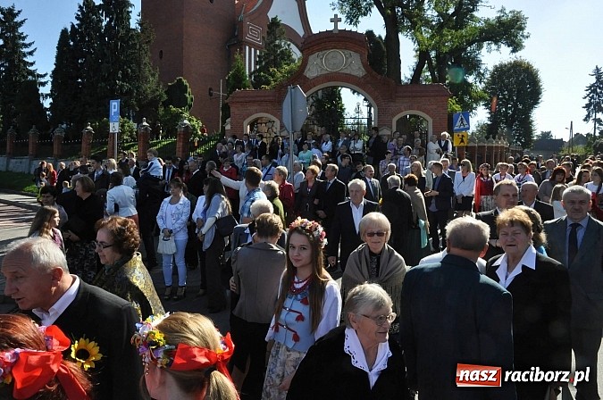 Zdjęcie w galerii na portalu naszraciborz.pl: Brzezie to potęga! Huczne dożynki miejskie 2014. Wspaniały korowód wiadomości z regionu