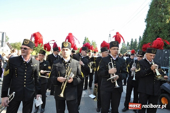 Zdjęcie w galerii na portalu naszraciborz.pl: Brzezie to potęga! Huczne dożynki miejskie 2014. Wspaniały korowód wiadomości z regionu