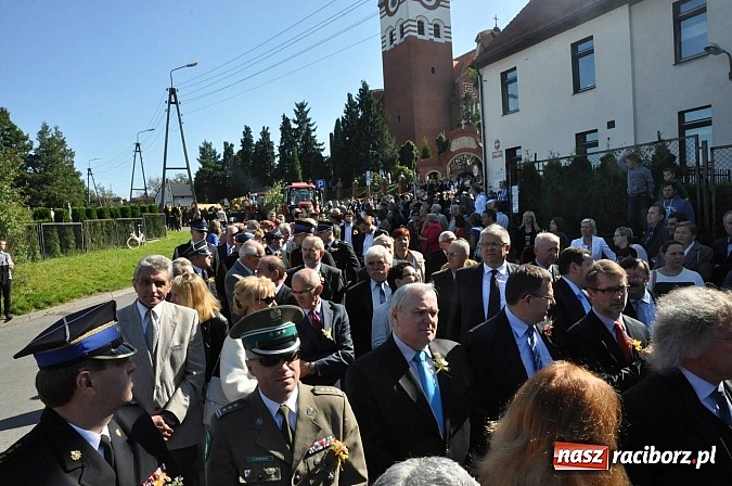 Zdjęcie w galerii na portalu naszraciborz.pl: Brzezie to potęga! Huczne dożynki miejskie 2014. Wspaniały korowód wiadomości z regionu