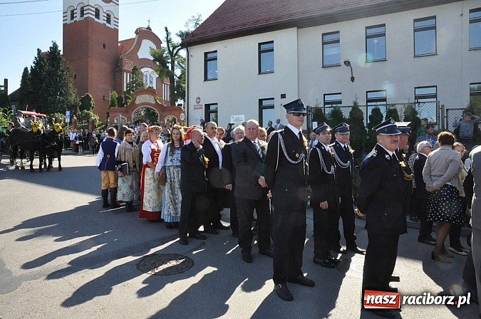 Zdjęcie w galerii na portalu naszraciborz.pl: Brzezie to potęga! Huczne dożynki miejskie 2014. Wspaniały korowód wiadomości z regionu