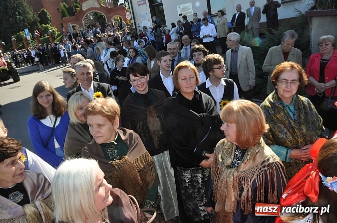 Zdjęcie w galerii na portalu naszraciborz.pl: Brzezie to potęga! Huczne dożynki miejskie 2014. Wspaniały korowód wiadomości z regionu