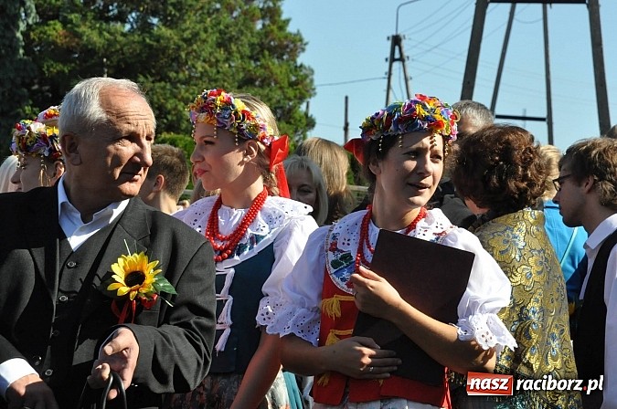 Zdjęcie w galerii na portalu naszraciborz.pl: Brzezie to potęga! Huczne dożynki miejskie 2014. Wspaniały korowód wiadomości z regionu