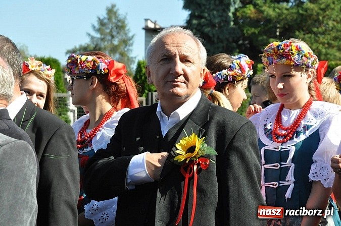 Zdjęcie w galerii na portalu naszraciborz.pl: Brzezie to potęga! Huczne dożynki miejskie 2014. Wspaniały korowód wiadomości z regionu