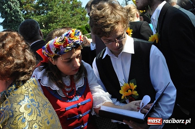 Zdjęcie w galerii na portalu naszraciborz.pl: Brzezie to potęga! Huczne dożynki miejskie 2014. Wspaniały korowód wiadomości z regionu