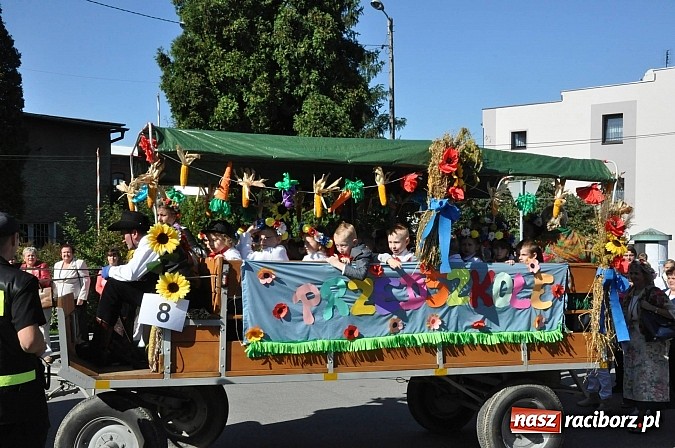Zdjęcie w galerii na portalu naszraciborz.pl: Brzezie to potęga! Huczne dożynki miejskie 2014. Wspaniały korowód wiadomości z regionu