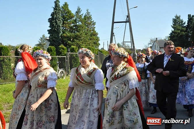 Zdjęcie w galerii na portalu naszraciborz.pl: Brzezie to potęga! Huczne dożynki miejskie 2014. Wspaniały korowód wiadomości z regionu