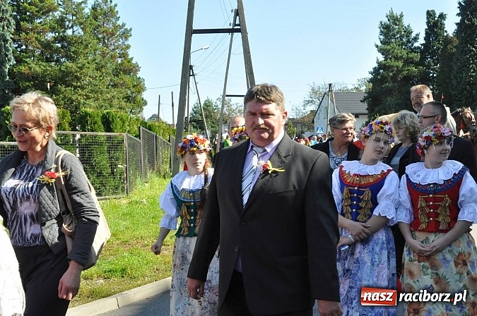 Zdjęcie w galerii na portalu naszraciborz.pl: Brzezie to potęga! Huczne dożynki miejskie 2014. Wspaniały korowód wiadomości z regionu