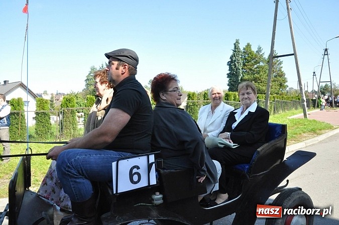 Zdjęcie w galerii na portalu naszraciborz.pl: Brzezie to potęga! Huczne dożynki miejskie 2014. Wspaniały korowód wiadomości z regionu