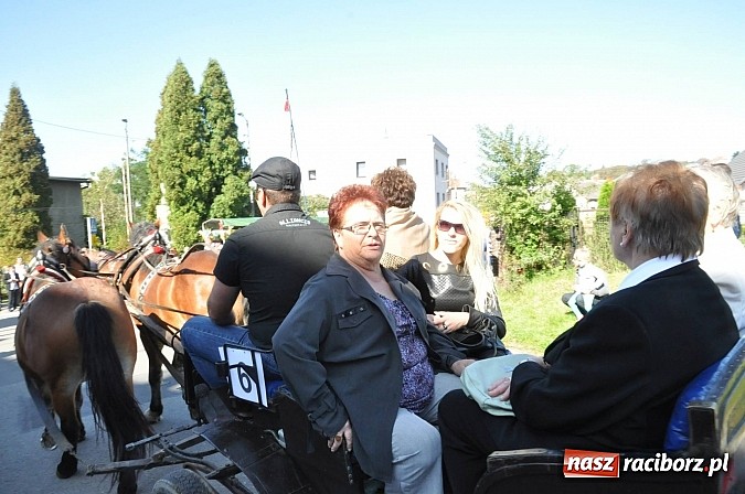 Zdjęcie w galerii na portalu naszraciborz.pl: Brzezie to potęga! Huczne dożynki miejskie 2014. Wspaniały korowód wiadomości z regionu