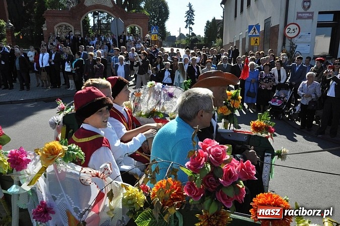 Zdjęcie w galerii na portalu naszraciborz.pl: Brzezie to potęga! Huczne dożynki miejskie 2014. Wspaniały korowód wiadomości z regionu