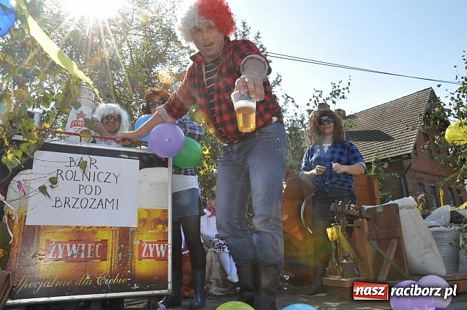 Zdjęcie w galerii na portalu naszraciborz.pl: Brzezie to potęga! Huczne dożynki miejskie 2014. Wspaniały korowód wiadomości z regionu