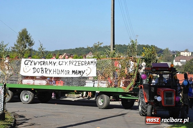 Zdjęcie w galerii na portalu naszraciborz.pl: Brzezie to potęga! Huczne dożynki miejskie 2014. Wspaniały korowód wiadomości z regionu