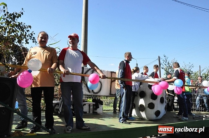 Zdjęcie w galerii na portalu naszraciborz.pl: Brzezie to potęga! Huczne dożynki miejskie 2014. Wspaniały korowód wiadomości z regionu