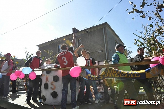 Zdjęcie w galerii na portalu naszraciborz.pl: Brzezie to potęga! Huczne dożynki miejskie 2014. Wspaniały korowód wiadomości z regionu
