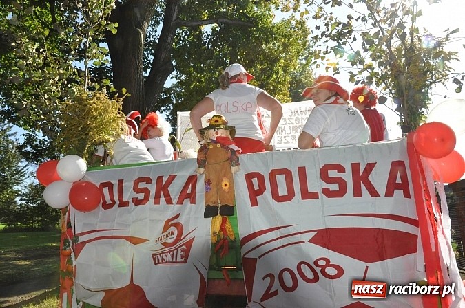 Zdjęcie w galerii na portalu naszraciborz.pl: Brzezie to potęga! Huczne dożynki miejskie 2014. Wspaniały korowód wiadomości z regionu