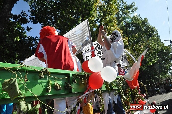 Zdjęcie w galerii na portalu naszraciborz.pl: Brzezie to potęga! Huczne dożynki miejskie 2014. Wspaniały korowód wiadomości z regionu