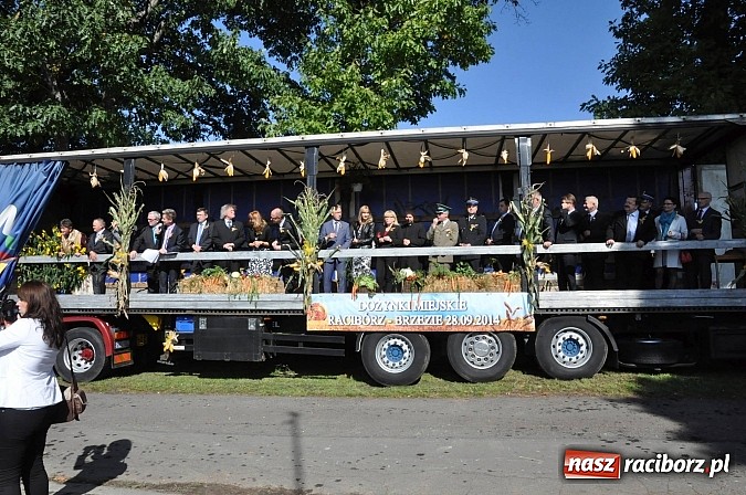 Zdjęcie w galerii na portalu naszraciborz.pl: Brzezie to potęga! Huczne dożynki miejskie 2014. Wspaniały korowód wiadomości z regionu
