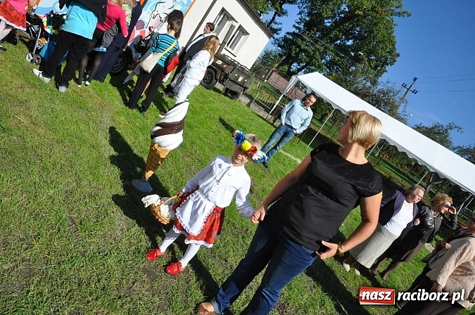 Zdjęcie w galerii na portalu naszraciborz.pl: Brzezie to potęga! Huczne dożynki miejskie 2014. Wspaniały korowód wiadomości z regionu