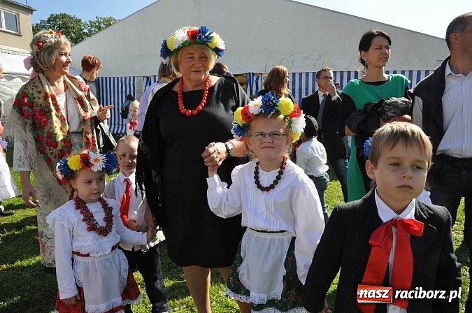 Zdjęcie w galerii na portalu naszraciborz.pl: Brzezie to potęga! Huczne dożynki miejskie 2014. Wspaniały korowód wiadomości z regionu