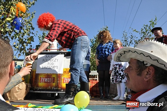 Zdjęcie w galerii na portalu naszraciborz.pl: Brzezie to potęga! Huczne dożynki miejskie 2014. Wspaniały korowód wiadomości z regionu
